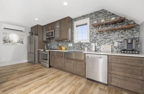 Concord Apartment | Modern Private Getaway with Lake Views