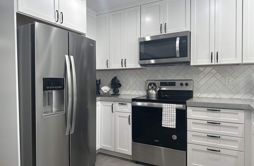 North Raleigh House | Modern Raleigh Home 3BDR with 4 Beds + Office & Backyard Oasis. Great Location!