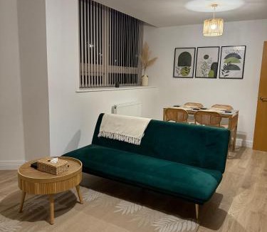 Stevenage Apartment | Modern Refurbished Apt in Stevenage Town Centre