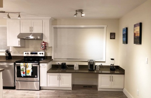 Bothell House | Modern & Remodeled 3bd/2ba duplex unit in Bothell - walk to UW Bothell, Downtown
