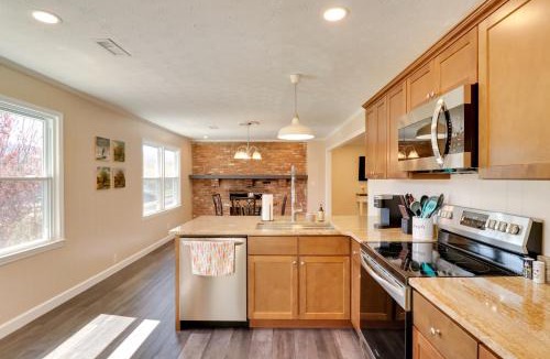 Canton Apartment | Modern Retreat Near Smoky Mtns and Asheville!