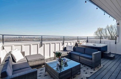 Nashville House | Modern Rooftop Retreat Nashville Views