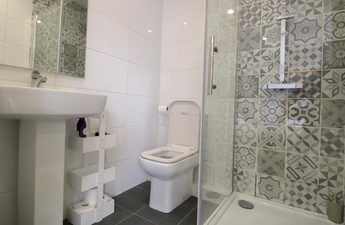 Newcastle-upon-Tyne House | Modern Room with Private Outdoor space - Pass the Keys