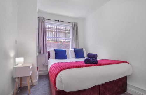 Gloucester Apartment | Modern Serviced Apartments Steps From Gloucester Quays