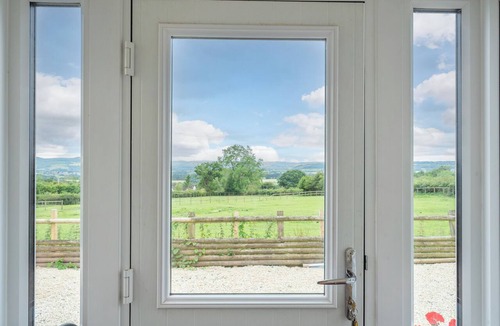 Knowbury Cottage | Modern Snitton Cottage & Gardens