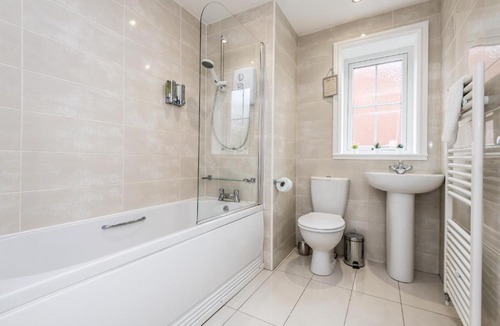 Vauxhall House | Modern, Spacious 3 Bedroom Home nearby City Centre