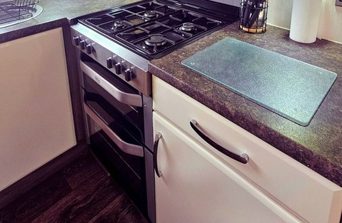 Hopton Cabin | Modern & Spacious 40ft Caravan Sleeps 6, Luxury!