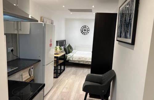 Langley Marish Apartment | Modern Studio flat with free parking