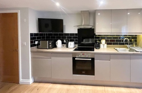 Mill Road Apartment | Modern Studio in Central Cambridge - Kingsize bed
