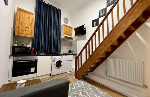 Queen's Park Apartment | Modern Studios Malvern Road