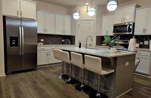 Winston - Salem House | Modern Stylish Retreat 3BR Townhome Near Winston-Salem & Wake Forest