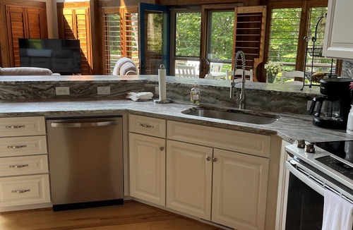 Sugar Mountain House | Modern 'Sugar Chalet' w/Firepit and Cozy Decor