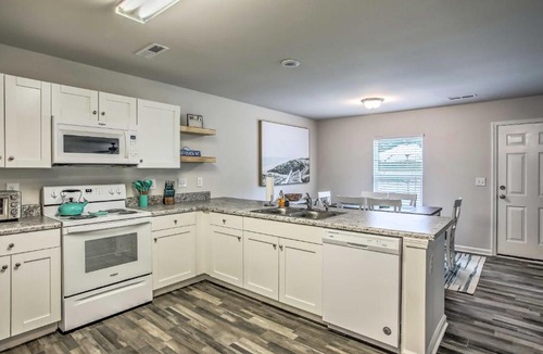 Sunset Beach House | Modern Sunset Beach Rental - 2 Mi to Golfing!