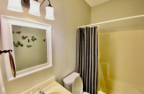 Wilmington Apartment | Modern Top-Floor Loft-Pool, Balcony & Garden View!