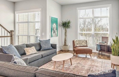 East Hill House | Modern Townhome with Curated local art, Rooftop, Tiki Lounge