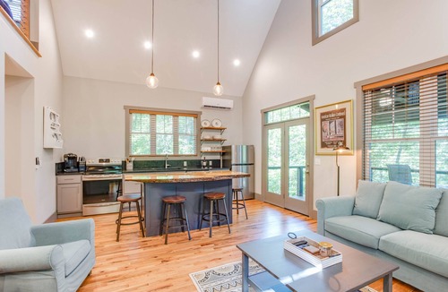 Valley Hill House | Modern Treetop Cottage with Covered Deck – Near Historic Hendersonville