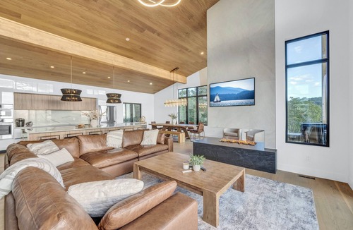 Beech Mountain House | Modern View Home with Sauna, Steam Room & Hot Tub