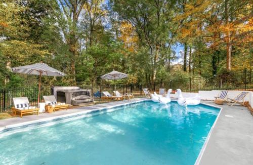 Lindley Park House | Modern Villa w Pool Hot Tub & Games