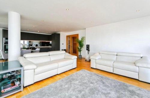The Docks Apartment | Modern Waterfront Escape in Central Liverpool