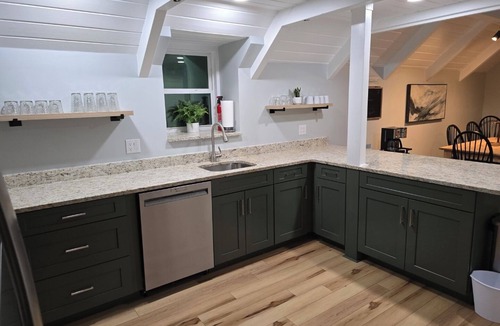 Waynesville Cabin | Modern Waynesville Cabin Getaway! 2 Fireplaces, Pool Table, Close To Everything!