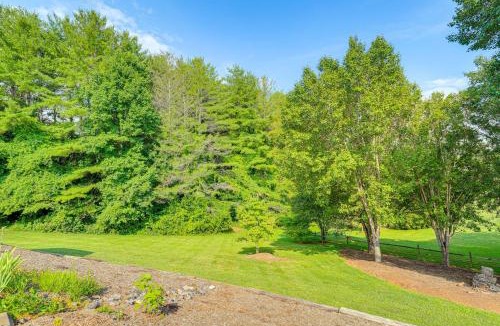 Weaverville Apartment | Modern Weaverville Apartment - Walk to Downtown!