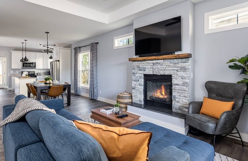Fairview House | Modern Westside Retreat Weekly/Monthly Discounts Now!