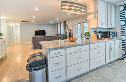 Ogden House | Modern Wilmington Getaway ~ 6 Miles to Beaches!