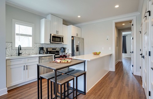 Melrose House | Modest Melrose - 5 Mins to Broadway - Rooftop Deck