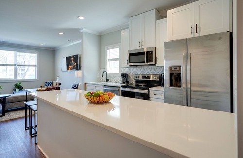Melrose House | Modest Melrose - 5 Mins to Broadway - Rooftop Deck