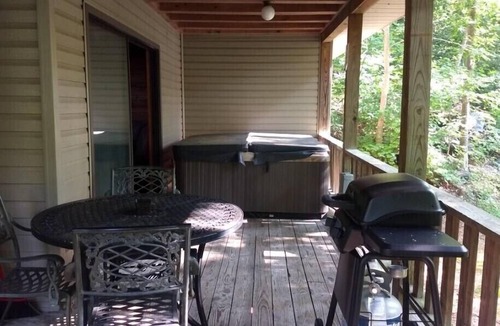 Chimney Rock Cabin | Mohican Cabin Quaint and Relaxing Getaway Hot Tub