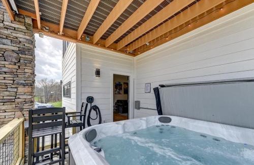 Weaverville House | Mon Trèsor, Modern Mountain Views with deck