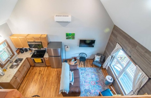 Elkin Cabin | Monarch Cabin | WiFi & River Access