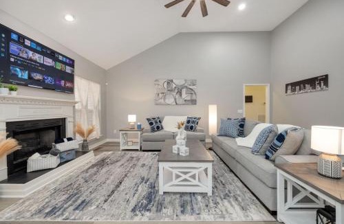 Nashville House | Monthly Rental Property, 30 plus days or more- Send us a message for more details!