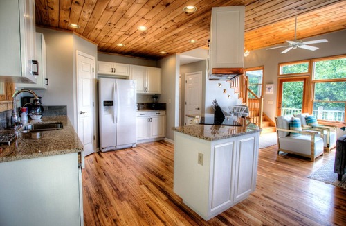 Black Mountain House | MonTreat Yourself | Luxurious Mountain Escape with Hot Tub and Game Room