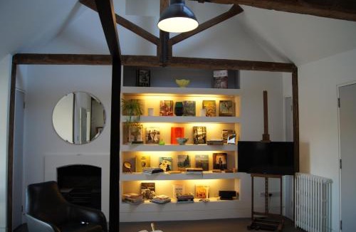 Lewes House | Montys Accommodation