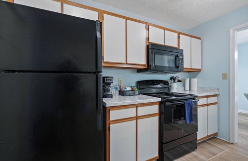 Westover Condo | Moodyjoy Condo - Close to Shopping & Dining