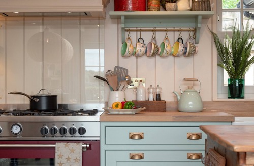 Tenterden House | Moon Cottage - Three Bedroom House, Sleeps 8