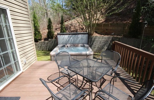 Sherwood Forest House | Moondance - Hike/Bike/Golf/Relax w/Hot Tub - Brevard/DuPont/Caesars H