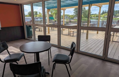 Great Billing Cottage | MOONLIT SKYLIGHT LODGE - BILLING AQUADROME in Billing Aquadrome Holiday Park