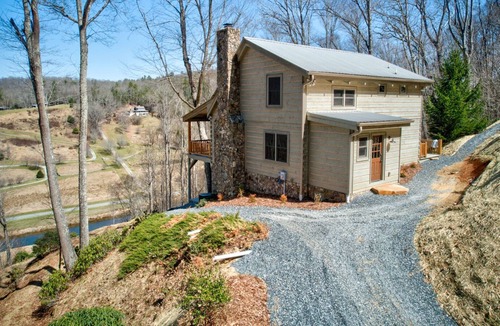 Boone Cabin | Moose Creek Lodge NEW LISTING! Updated cabin with hot tub, pool table, & mountain and river views!