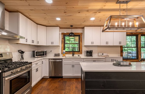 Sugar Mountain House | Moosey Creek Lodge - Creekside home with a hot tub!