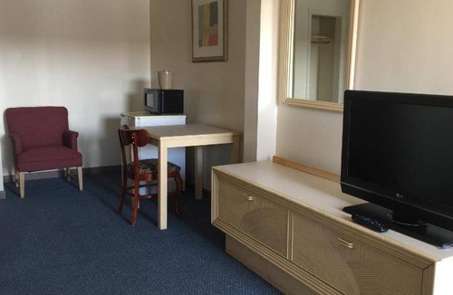 McCutcheon Field Hotel | Motel ∙ 4 guests
