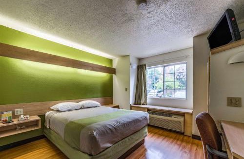 Sugar Creek Hotel | Motel 6-Charlotte, NC - University