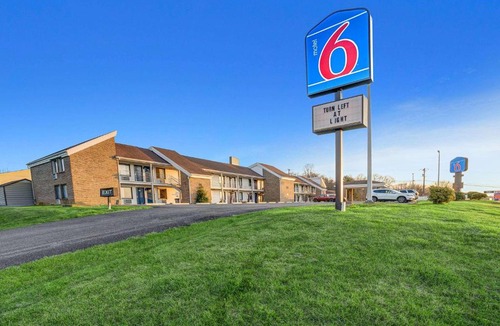 Hillsville Hotel | Motel 6-Hillsville, VA