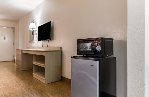 Southwest Raleigh Hotel | Motel 6 Raleigh, NC - Cary