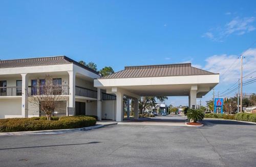Savannah Hotel | Motel 6-Savannah, GA - Midtown