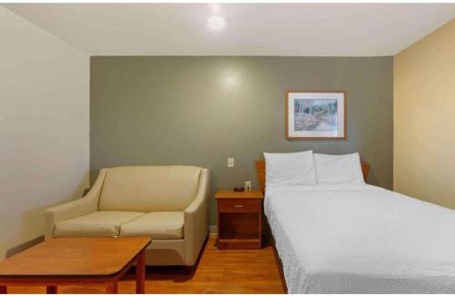 Pelham Hotel | Motel 6 Suites Birmingham Pelham, AL
