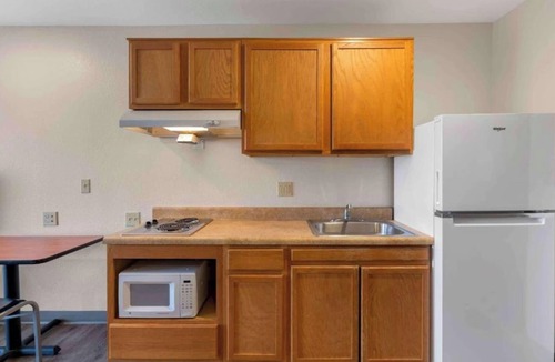 Pelham Hotel | Motel 6 Suites Birmingham Pelham, AL