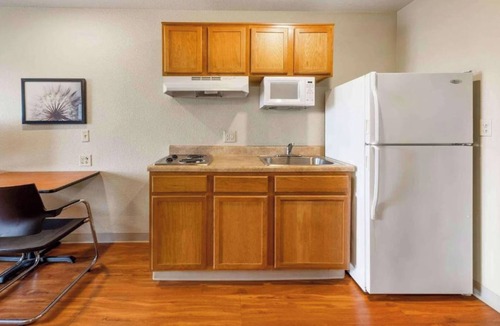 Pelham Hotel | Motel 6 Suites Birmingham Pelham, AL