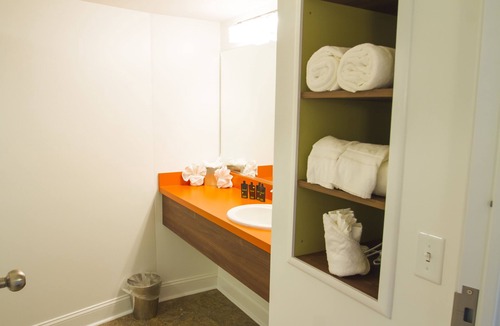 Kinston Hotel | Mother Earth Motor Lodge